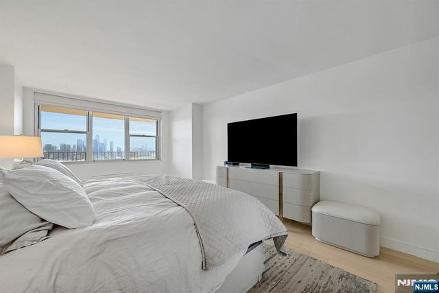 6040 Boulevard East 31E, West New York, NJ 07093