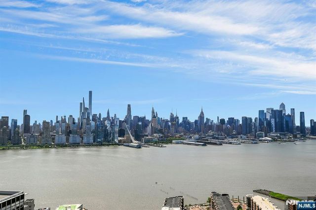 6040 Boulevard East 31E, West New York, NJ 07093