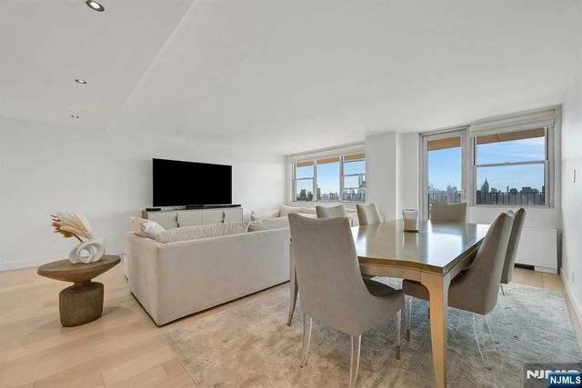 6040 Boulevard East 31E, West New York, NJ 07093