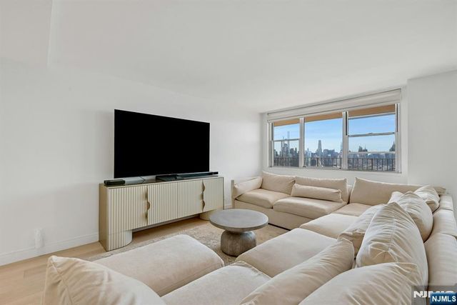 6040 Boulevard East 31E, West New York, NJ 07093