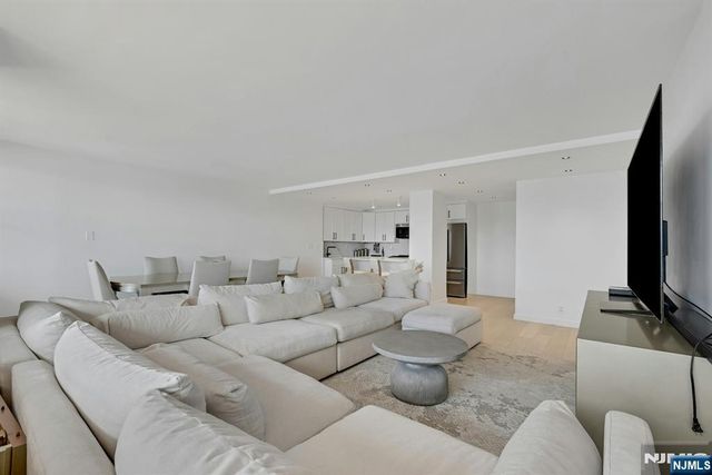 6040 Boulevard East 31E, West New York, NJ 07093