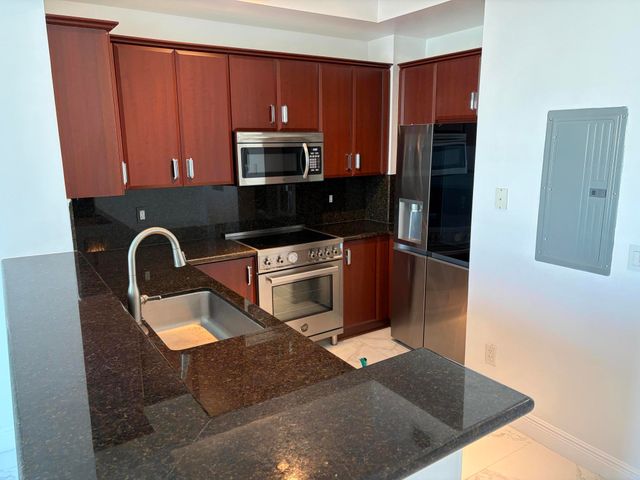 403 S Sapodilla Avenue Ph 1-7, West Palm Beach, FL 33401