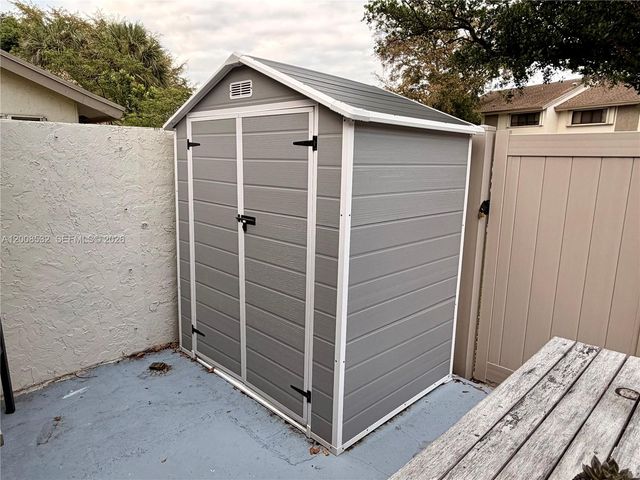 3064 S Oakland Forest Dr 1001, Oakland Park, FL 33309