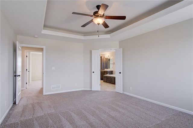 1001 SE Forest Ridge Court, Blue Springs, MO 64014