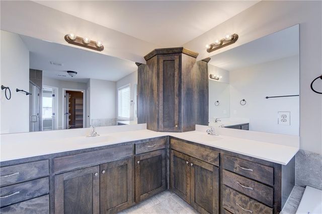 1001 SE Forest Ridge Court, Blue Springs, MO 64014