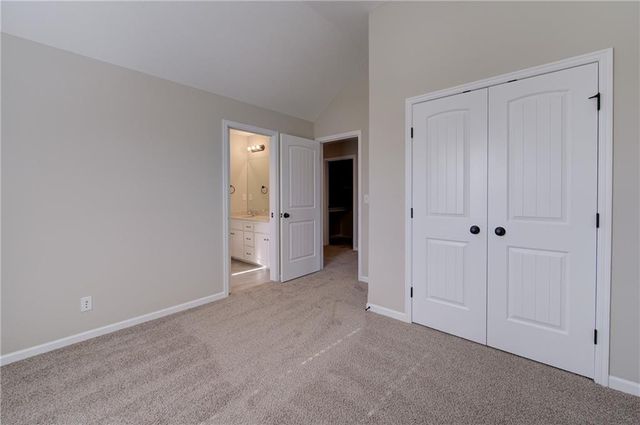 1001 SE Forest Ridge Court, Blue Springs, MO 64014