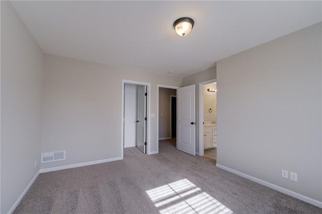 1001 SE Forest Ridge Court, Blue Springs, MO 64014