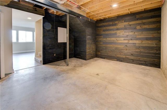 1001 SE Forest Ridge Court, Blue Springs, MO 64014