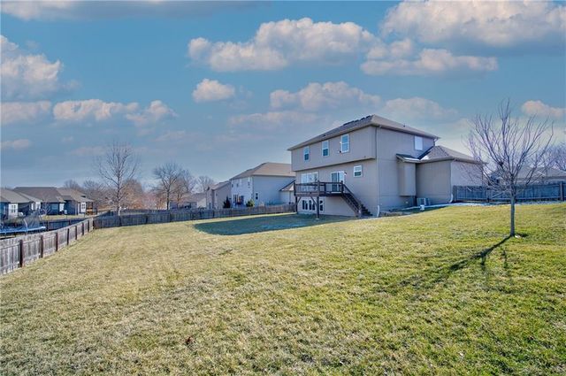 1001 SE Forest Ridge Court, Blue Springs, MO 64014