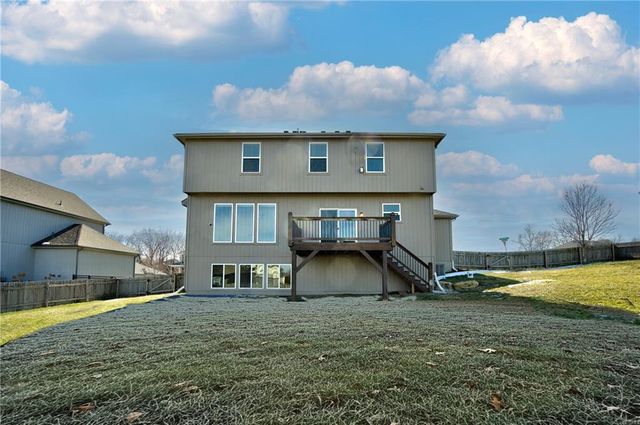1001 SE Forest Ridge Court, Blue Springs, MO 64014