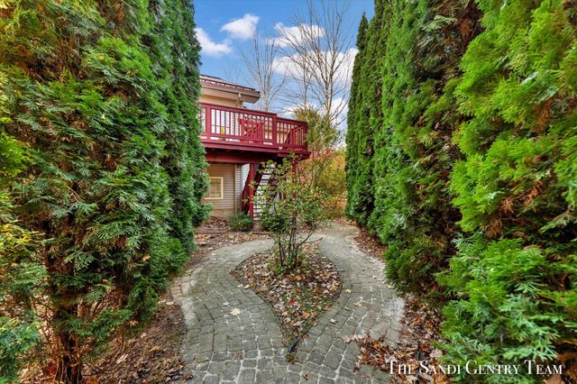 1020 Brookway Court, Norton Shores City, MI 49441