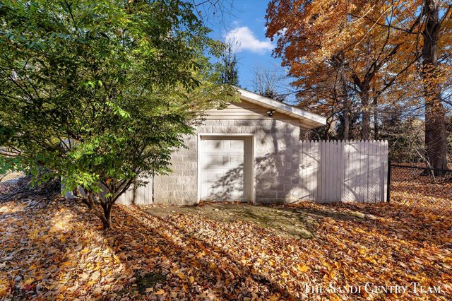 1020 Brookway Court, Norton Shores City, MI 49441