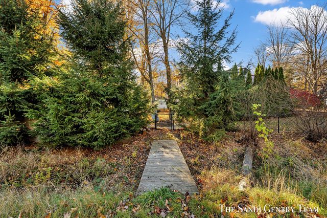 1020 Brookway Court, Norton Shores City, MI 49441