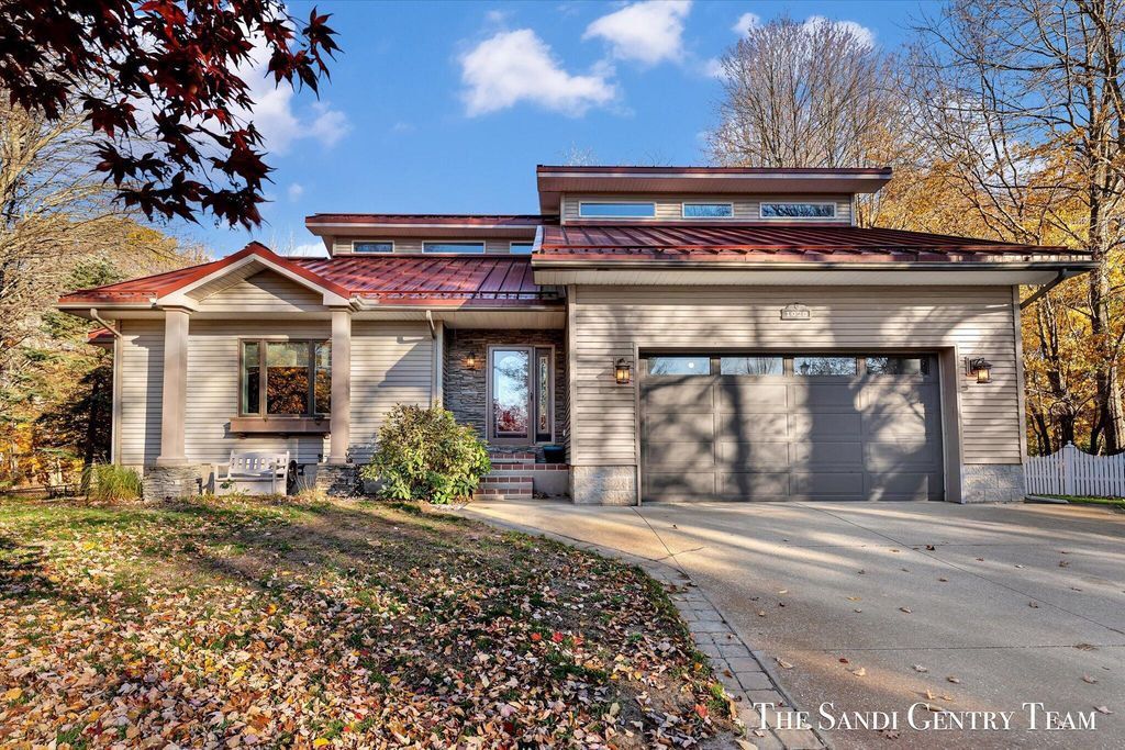 1020 Brookway Court, Norton Shores City, MI 49441