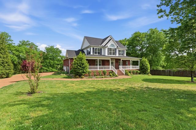 1013 Cabriolet Ct, Gallatin, TN 37066