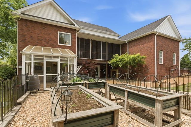 1013 Cabriolet Ct, Gallatin, TN 37066