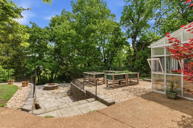1013 Cabriolet Ct, Gallatin, TN 37066