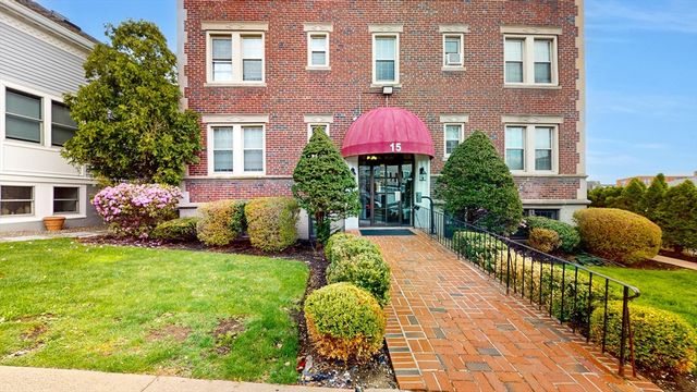 15 Governors Ave 28, Medford, MA 02155