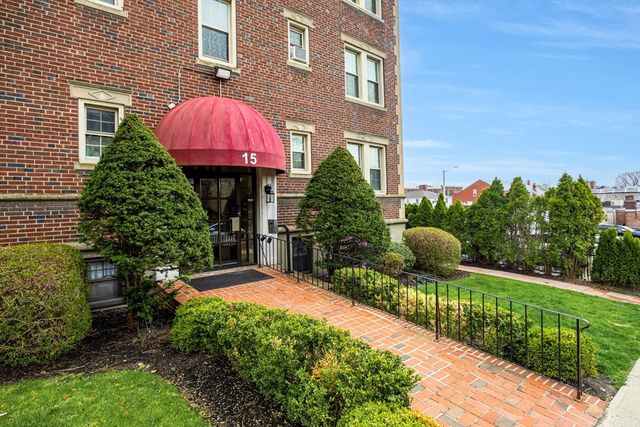 15 Governors Ave 28, Medford, MA 02155