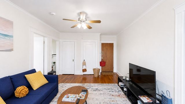 15 Governors Ave 28, Medford, MA 02155
