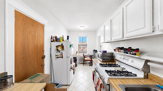15 Governors Ave 28, Medford, MA 02155