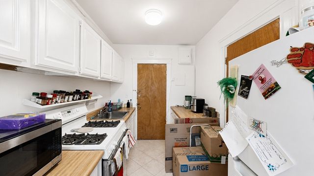 15 Governors Ave 28, Medford, MA 02155