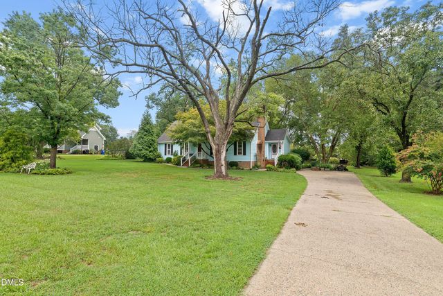 5537 Dunallie Drive, Fuquay Varina, NC 27526