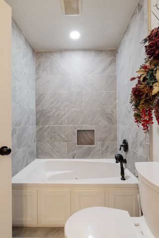 850 Key West Dr, Reno, TX 75462