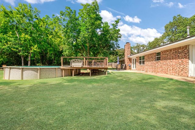 850 Key West Dr, Reno, TX 75462