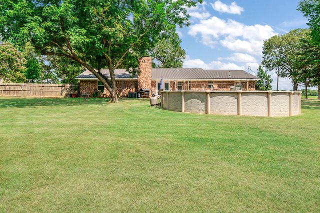 850 Key West Dr, Reno, TX 75462