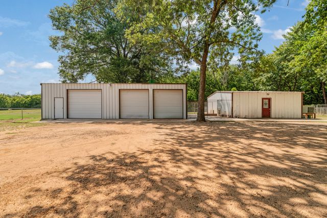 850 Key West Dr, Reno, TX 75462