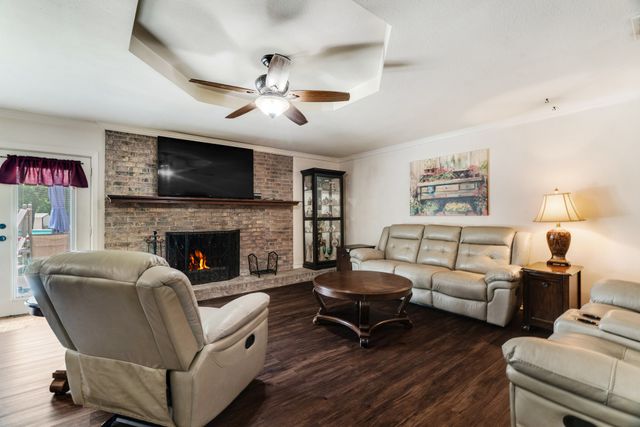 850 Key West Dr, Reno, TX 75462