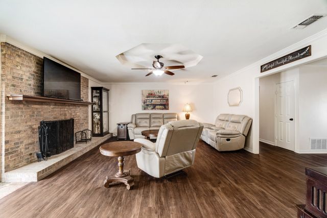 850 Key West Dr, Reno, TX 75462