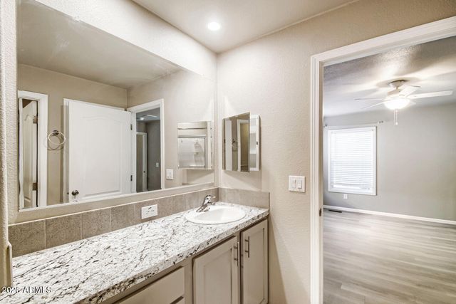 6960 W PEORIA Avenue 17, Peoria, AZ 85345