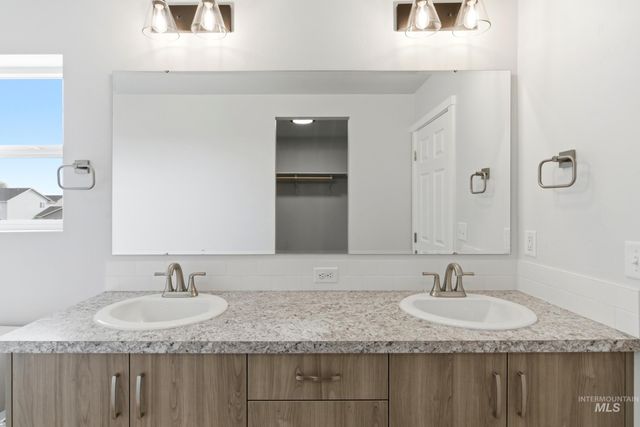 7110 E Kilkenny Ct, Nampa, ID 83687