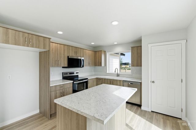 7110 E Kilkenny Ct, Nampa, ID 83687