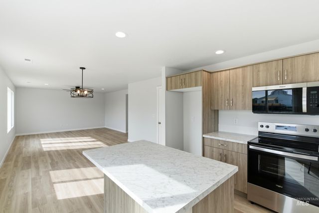 7110 E Kilkenny Ct, Nampa, ID 83687