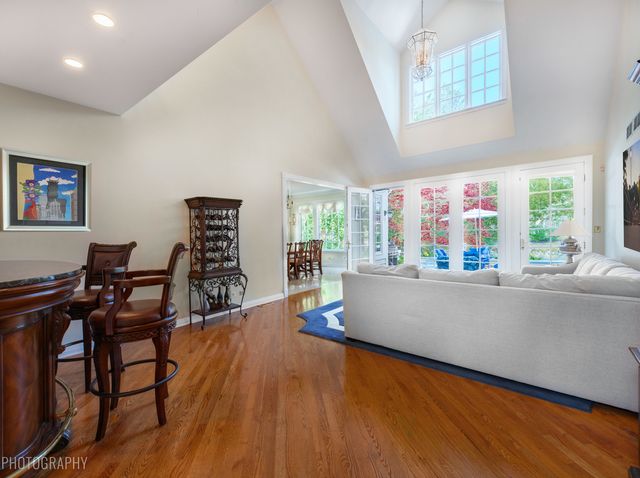 289 S South Shore Lane, Lake Forest, IL 60045