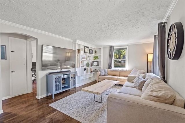 7845 Summit Street, Kansas City, MO 64114