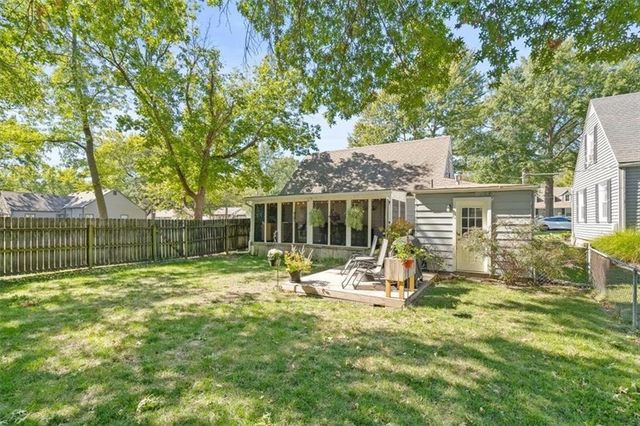 7845 Summit Street, Kansas City, MO 64114