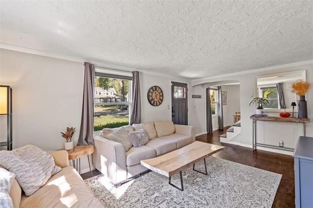 7845 Summit Street, Kansas City, MO 64114