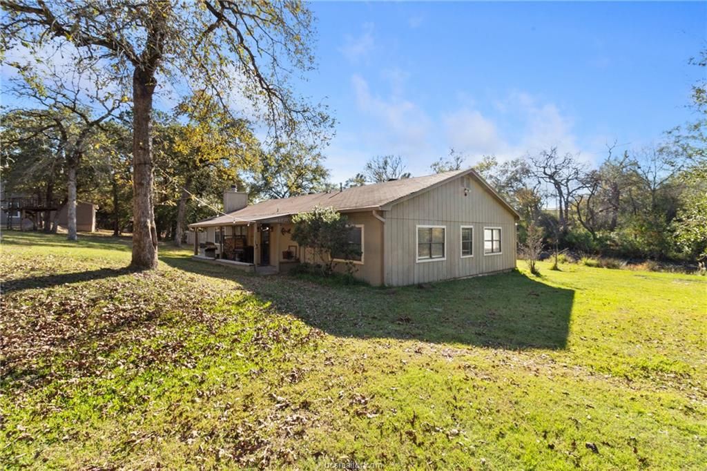 10072 Riley Green, Franklin, TX 77856 — photo 2