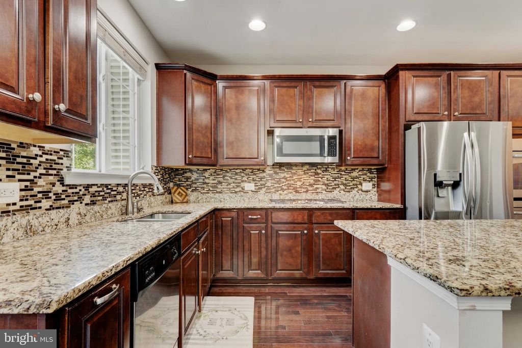 24837 MASON TER, Chantilly, VA 20152