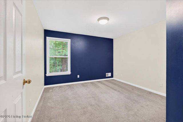 13012 Willow Forest Dr, Louisville, KY 40245