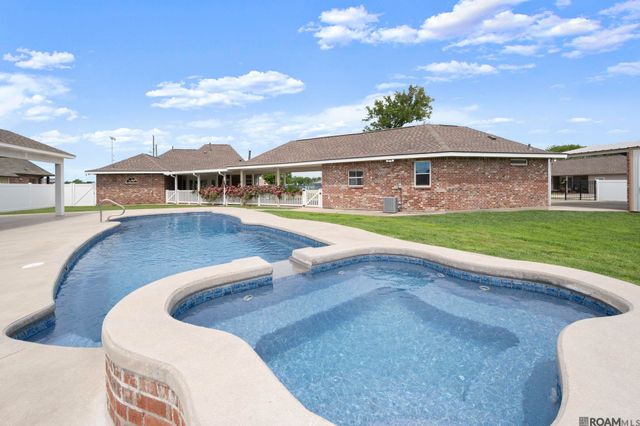 40157 Parker Rd, Prairieville, LA 70769