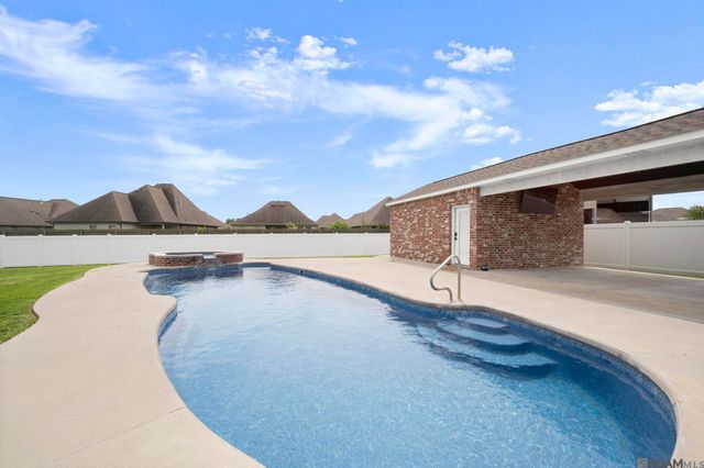 40157 Parker Rd, Prairieville, LA 70769