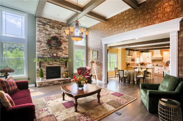 217 Hickory Ln, Adams Twp, PA 16046