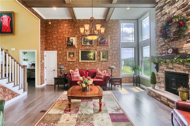 217 Hickory Ln, Adams Twp, PA 16046