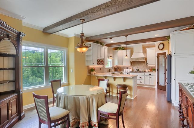217 Hickory Ln, Adams Twp, PA 16046