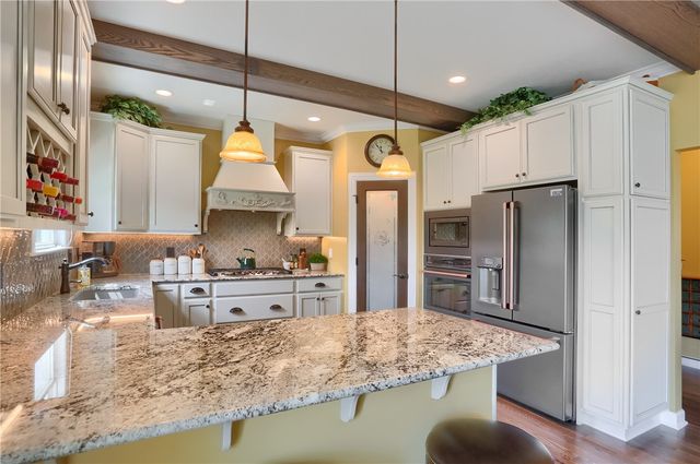 217 Hickory Ln, Adams Twp, PA 16046